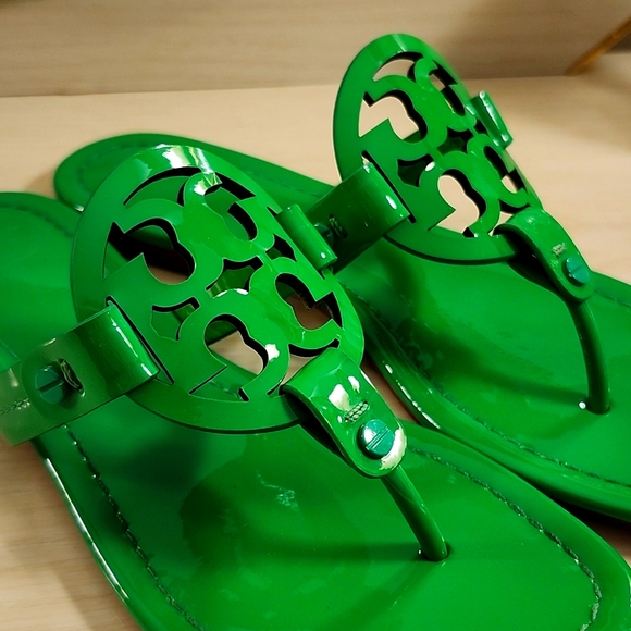 ●RARE●💚 Fluorescent Millers in Green by Tory Burch - Picture 4 of 8